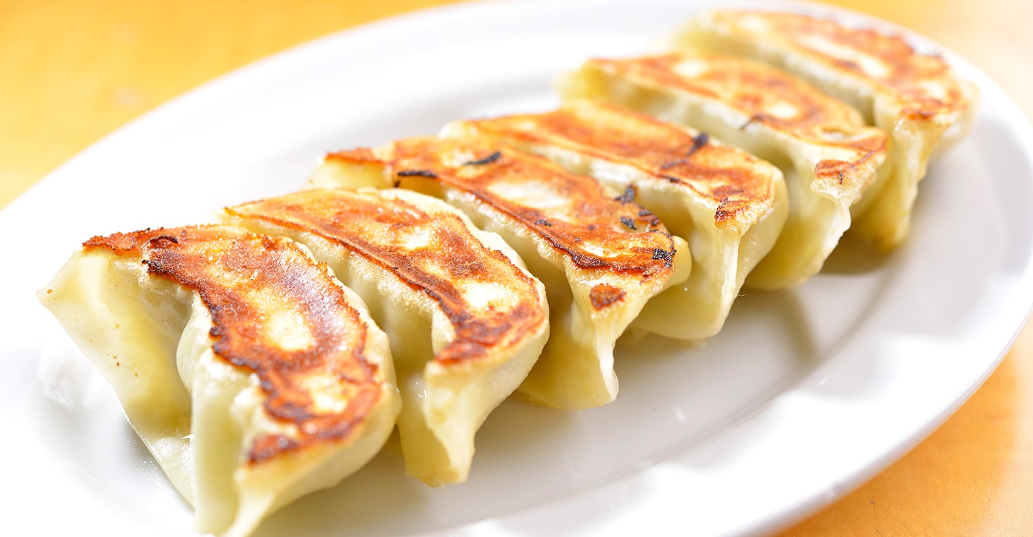 温泉帰りに焼き立て餃子！温泉施設内のレストラン